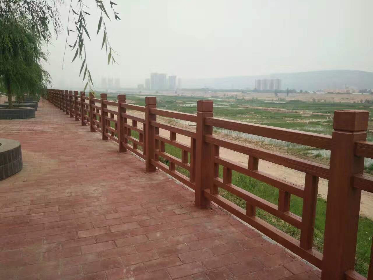 1.8米放（fàng）個仿木護欄 (35).jpg