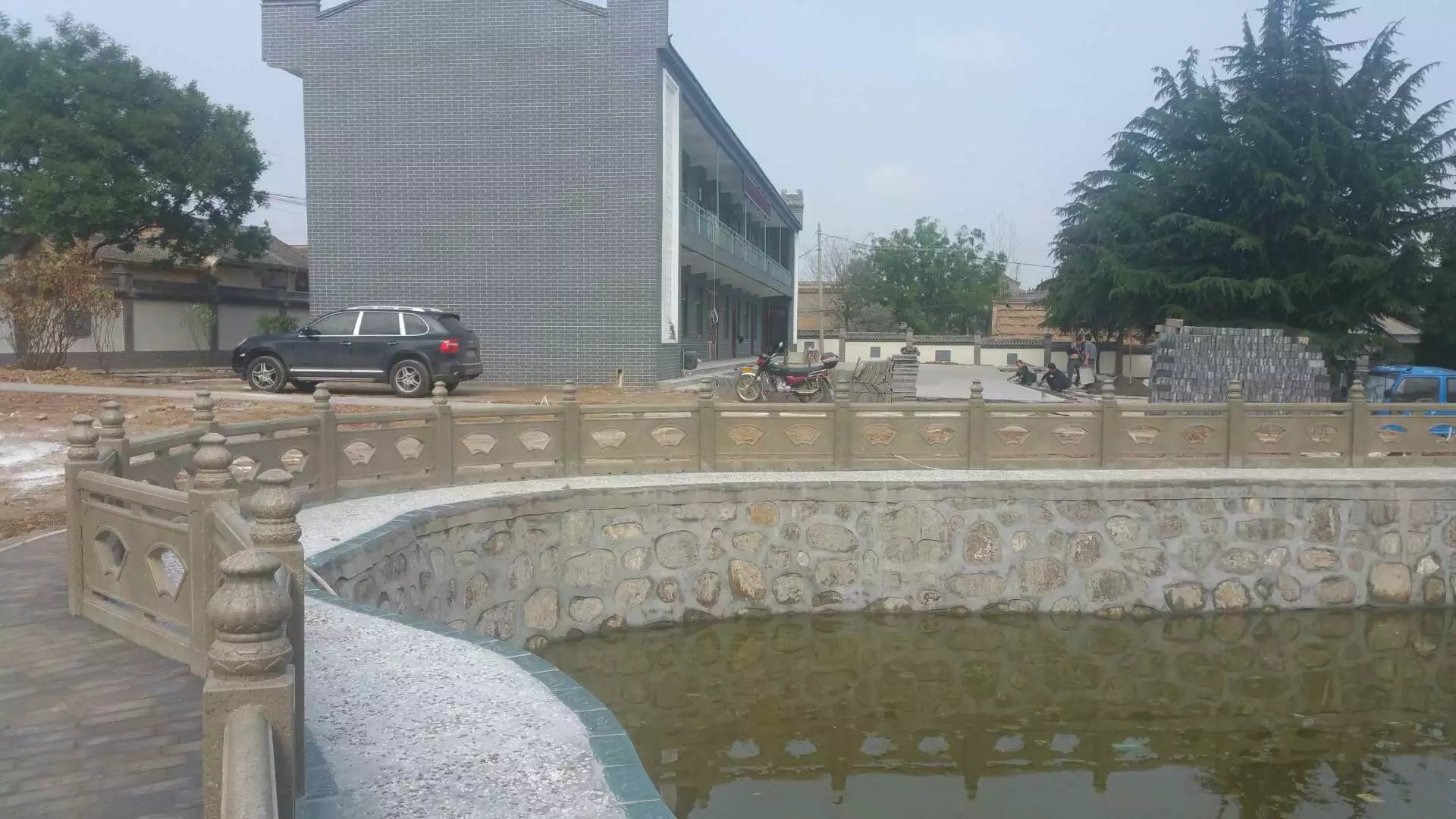 扇（shàn）形河堤護欄 (1).jpg