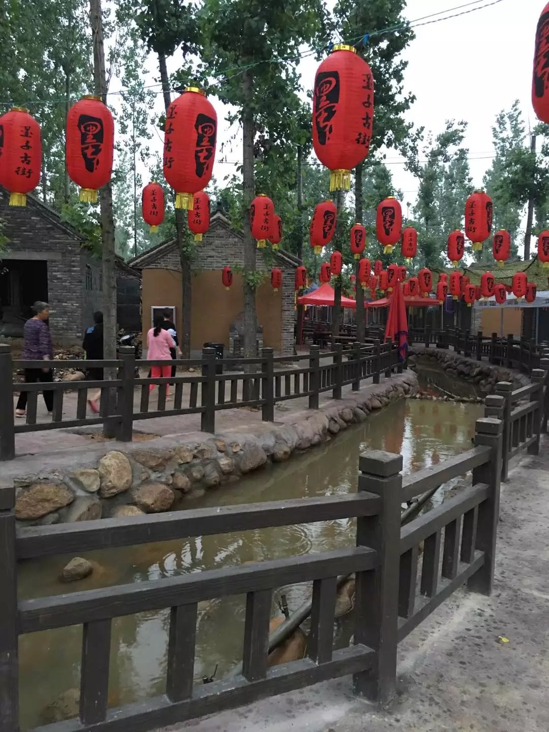 1588836399998380.jpg 1.5米仿木護欄 (14).jpg