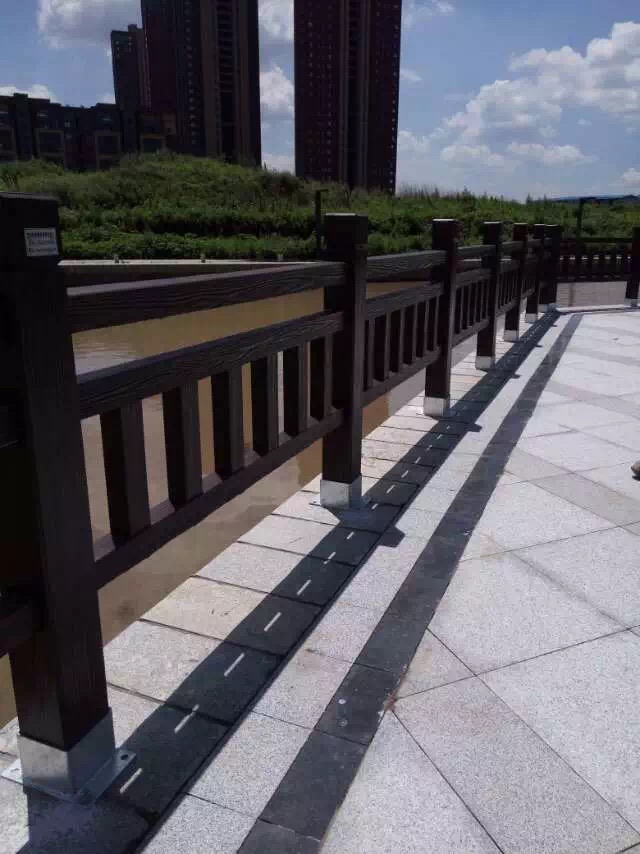 1588836474125768.jpg 1.8米仿(fǎng)木護欄 (14).JPG