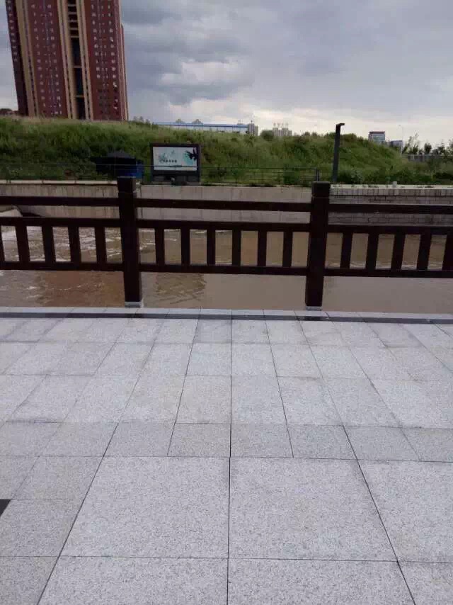1588836474680246.jpg 1.8米仿木護(hù)欄 (16).JPG
