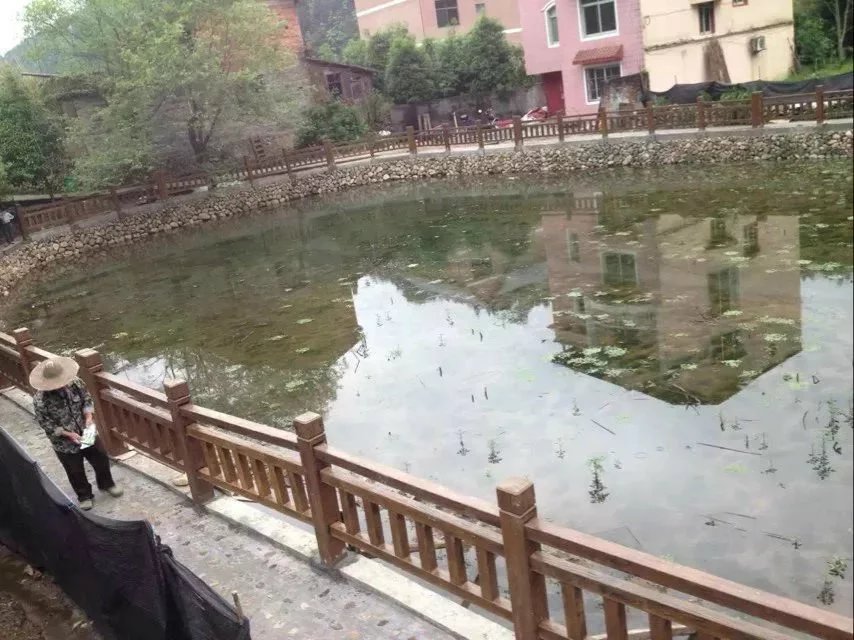 1588836475526709.jpg 1.8米仿木護欄 (8).jpg