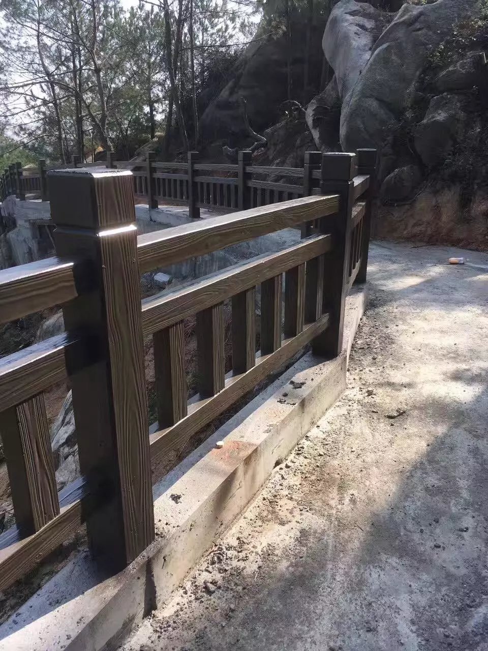 1588836477302943.jpg 1.8米仿木護欄 (3).jpg