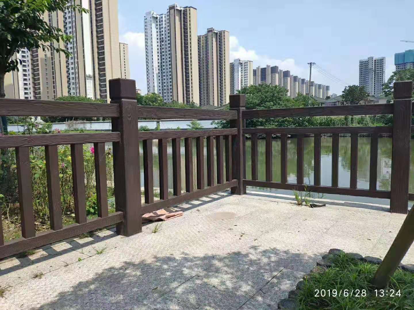 1.8米國標仿木護欄 (15).jpg