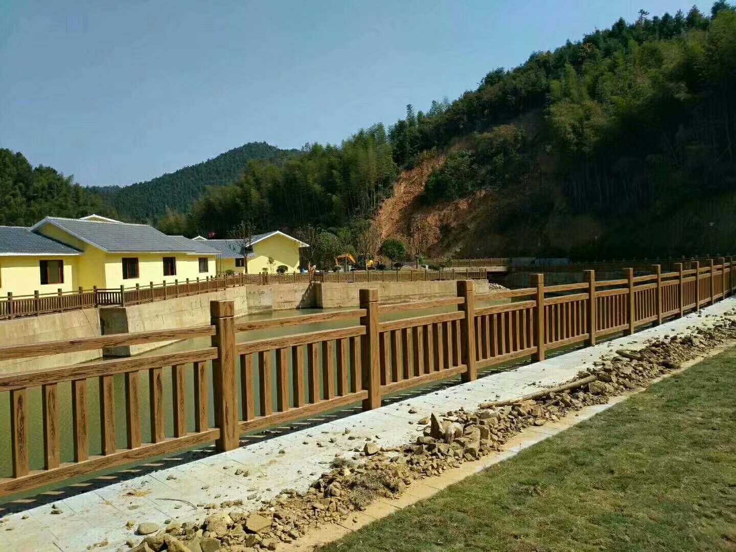 1.8米國標仿木護欄（lán） (7).jpg
