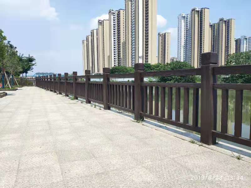 1.8米國標仿木護欄 (10).jpg
