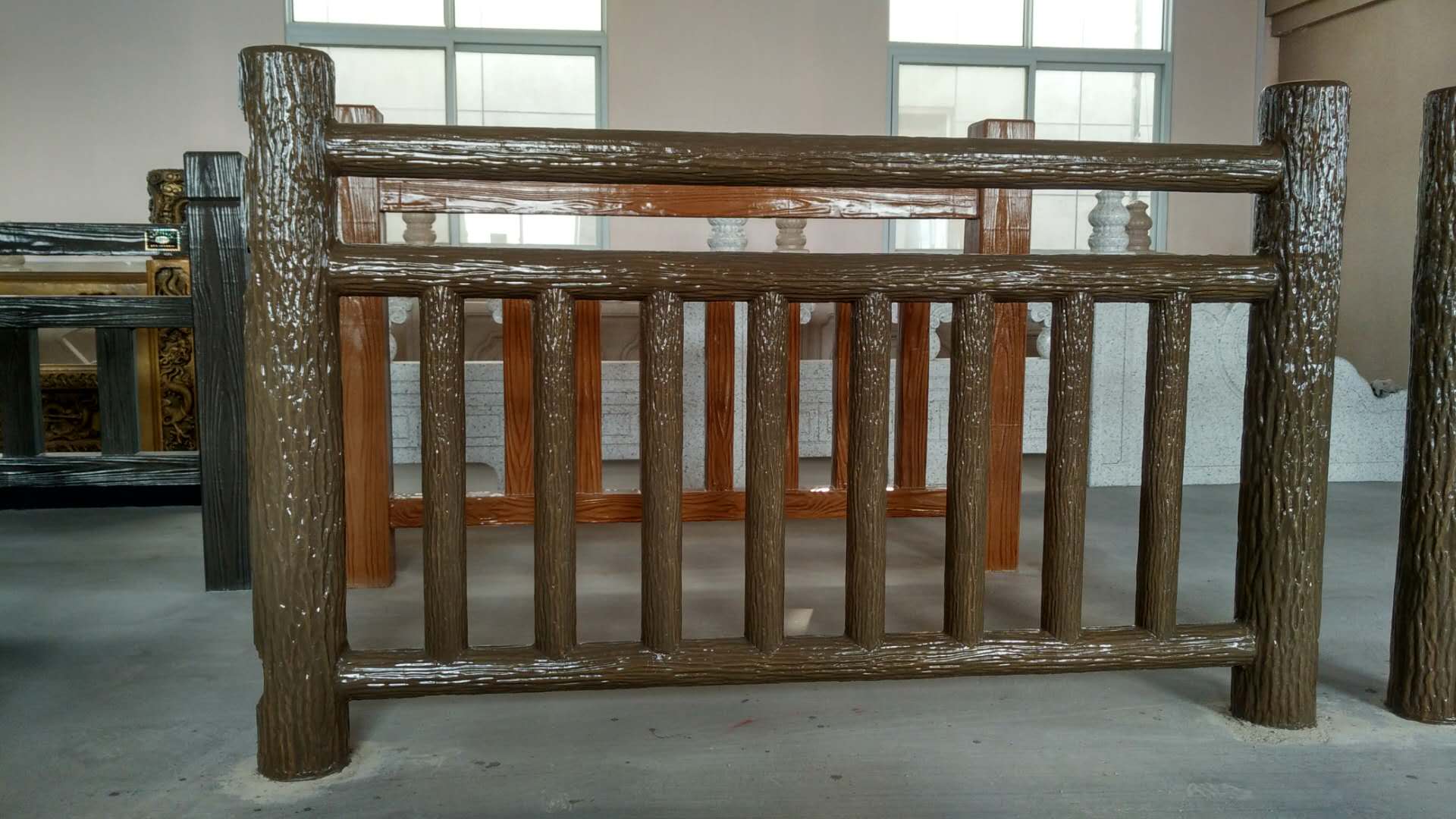 1.8米梯狀仿（fǎng）樹皮（pí）護欄 (4).jpg